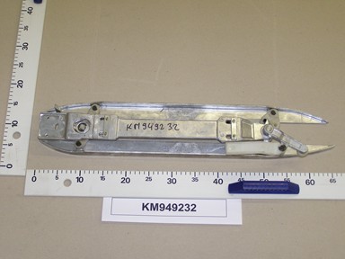 KM949232